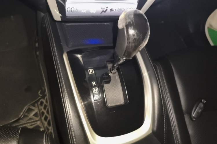 Used Nissan X-Trail 2014 2.0L CVT Comfort Edition 2WD Gear Lever