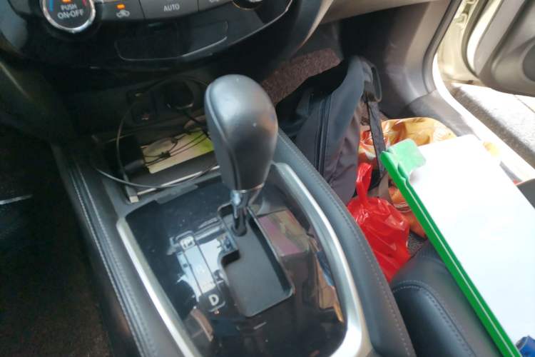 Used Nissan X-Trail 2014 2.0L CVT Comfort Edition 2WD Gear Lever