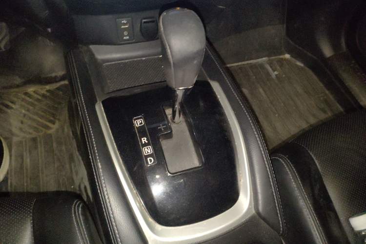 Used Nissan X-Trail 2014 2.0L CVT Comfort Edition 2WD Gear Lever