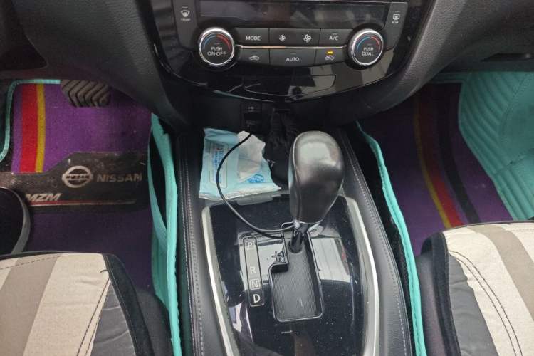 Used Nissan X-Trail 2014 2.0L CVT Comfort Edition 2WD Gear Lever