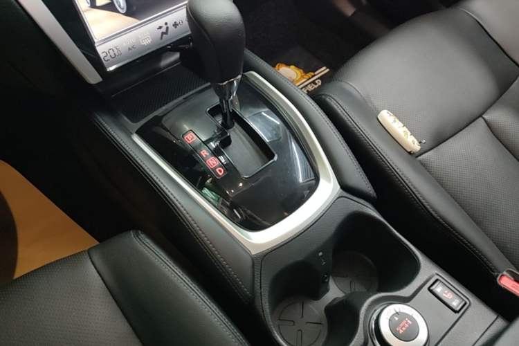Used Nissan X-Trail 2014 2.5L CVT Leading Edition 4WD Gear Lever