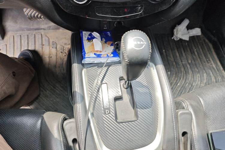 Used Nissan X-Trail 2014 2.5L CVT Luxury Edition 4WD Gear Lever