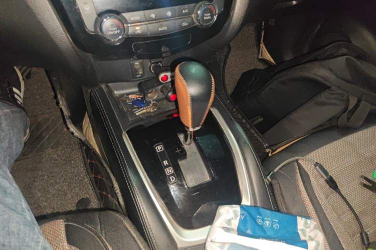 Used Nissan X-Trail 2014 2.0L CVT Comfort Edition 2WD Gear Lever