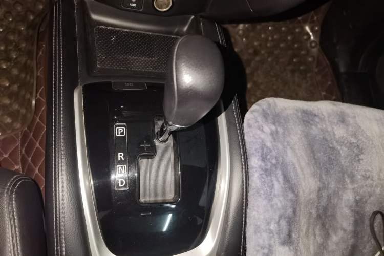 Used Nissan X-Trail 2014 2.0L CVT Comfort Edition 2WD Gear Lever