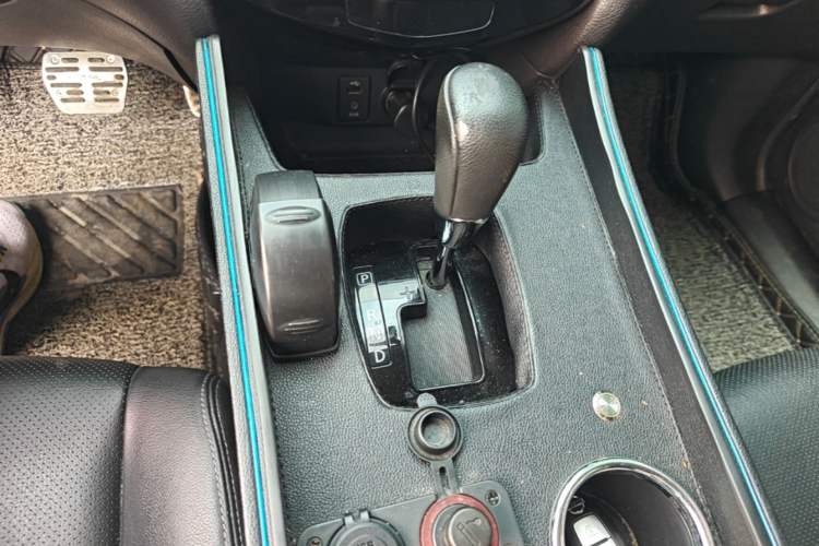 Used Nissan X-Trail 2014 2.0L CVT Comfort Edition 2WD Gear Lever
