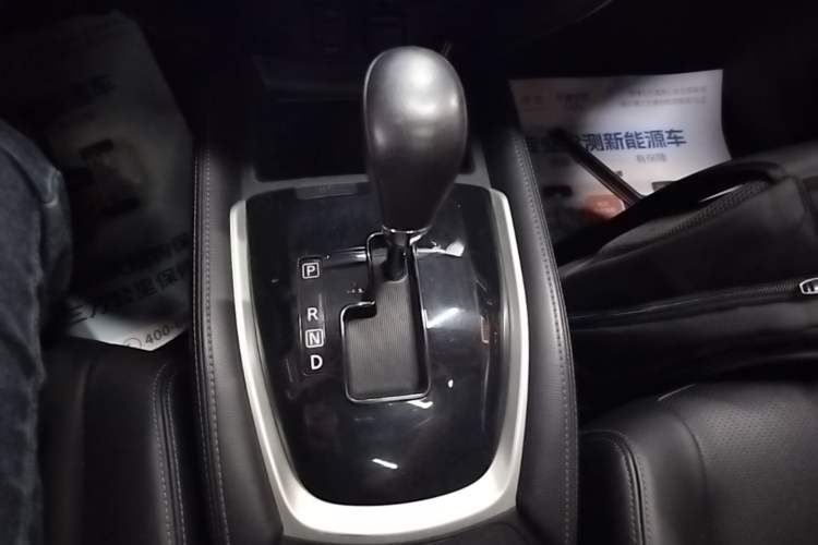 Used Nissan X-Trail 2014 2.0L CVT Comfort Edition 2WD Gear Lever