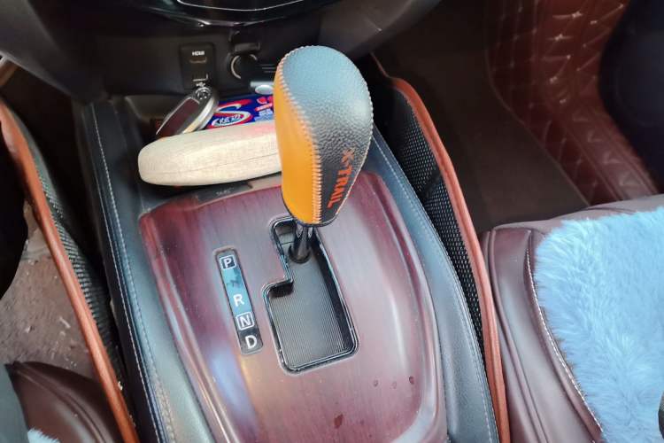 Used Nissan X-Trail 2014 2.5L CVT Luxury Edition 4WD Gear Lever