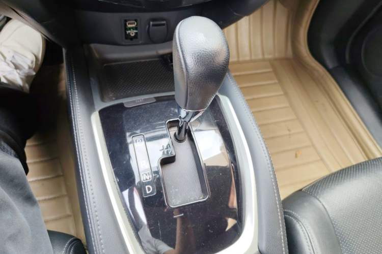 Used Nissan X-Trail 2014 2.0L CVT Comfort Edition 2WD Gear Lever