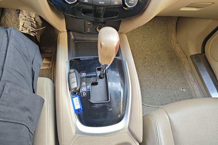 Used Nissan X-Trail 2014 2.0L CVT Comfort Edition 2WD Gear Lever