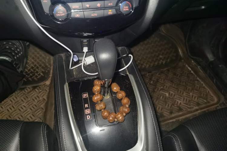 Used Nissan X-Trail 2014 2.5L CVT Luxury Edition 4WD Gear Lever