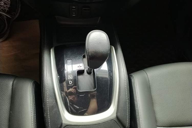 Used Nissan X-Trail 2014 2.0L CVT Comfort Edition 2WD Gear Lever