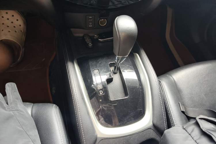 Used Nissan X-Trail 2014 2.0L CVT Comfort Edition 2WD Gear Lever