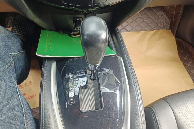 Used Nissan X-Trail 2014 2.5L CVT Luxury Edition 4WD Gear Lever