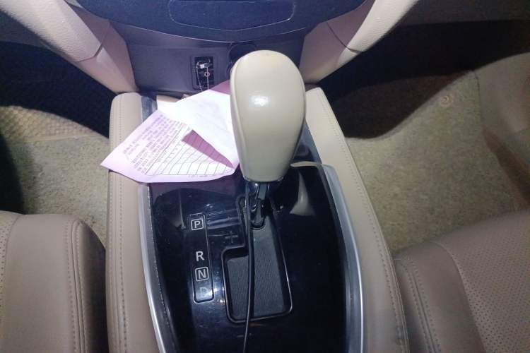 Used Nissan X-Trail 2014 2.0L CVT Comfort Edition 2WD Gear Lever