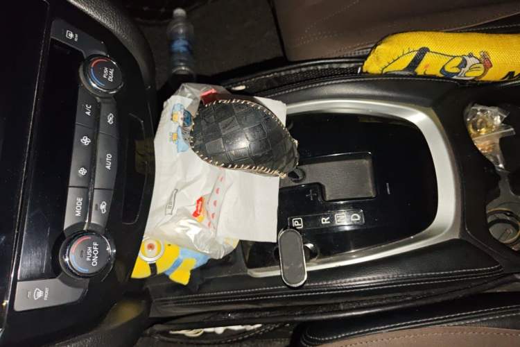Used Nissan X-Trail 2014 2.0L CVT Comfort Edition 2WD Gear Lever
