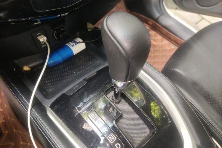 Used Nissan X-Trail 2014 2.0L CVT Comfort Edition 2WD Gear Lever