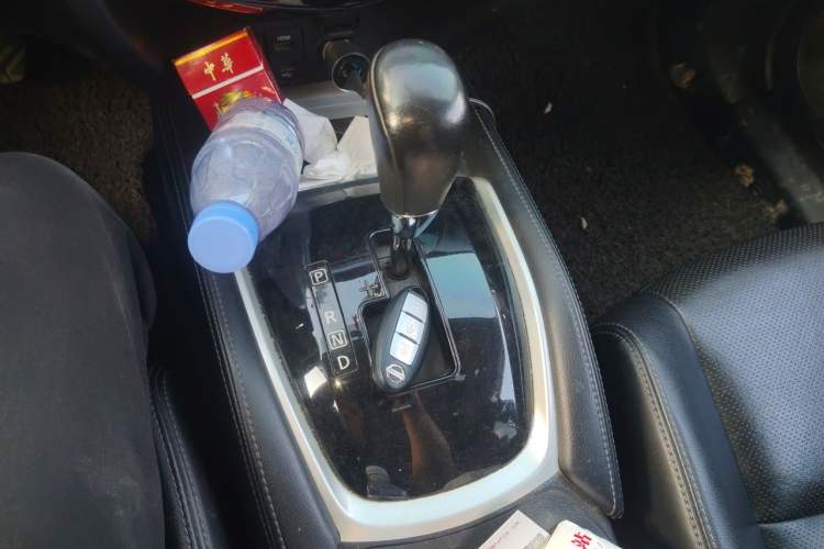 Used Nissan X-Trail 2014 2.0L CVT Comfort Edition 2WD Gear Lever
