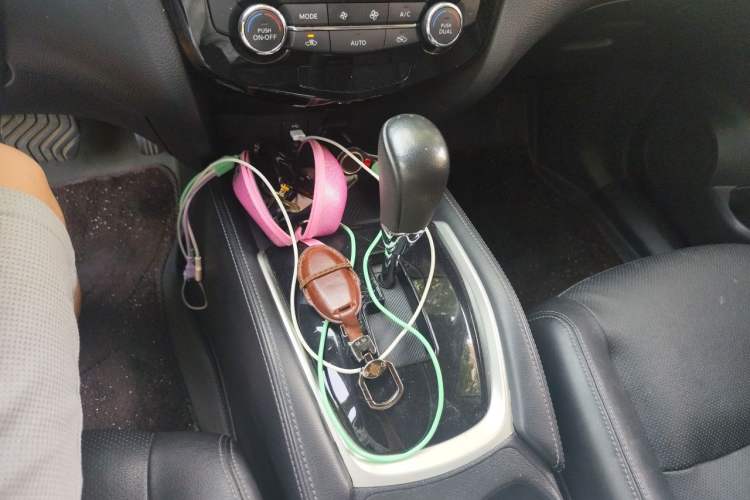 Used Nissan X-Trail 2014 2.0L CVT Comfort Edition 2WD Gear Lever