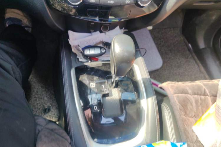 Used Nissan X-Trail 2014 2.0L CVT Comfort Edition 2WD Gear Lever