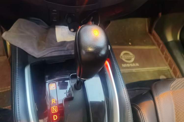 Used Nissan X-Trail 2014 2.0L CVT Comfort Edition 2WD Gear Lever