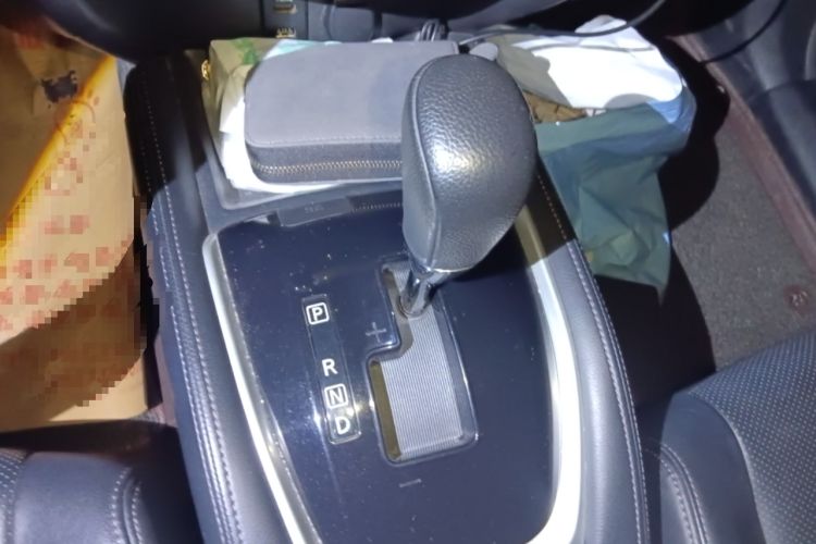 Used Nissan X-Trail 2014 2.5L CVT Luxury Edition 4WD Gear Lever