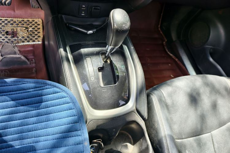 Used Nissan X-Trail 2014 2.0L CVT Comfort Edition 2WD Gear Lever