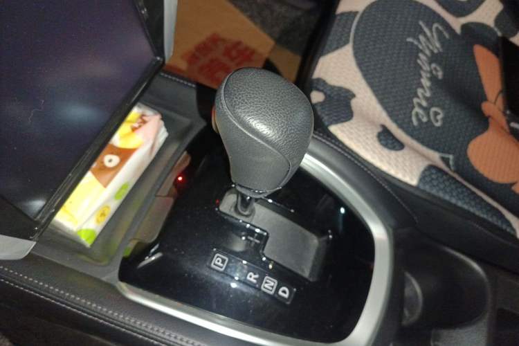 Used Nissan X-Trail 2014 2.0L CVT Comfort Edition 2WD Gear Lever