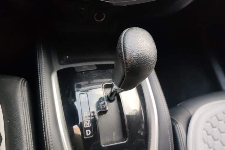 Used Nissan X-Trail 2014 2.5L CVT Luxury Edition 4WD Gear Lever