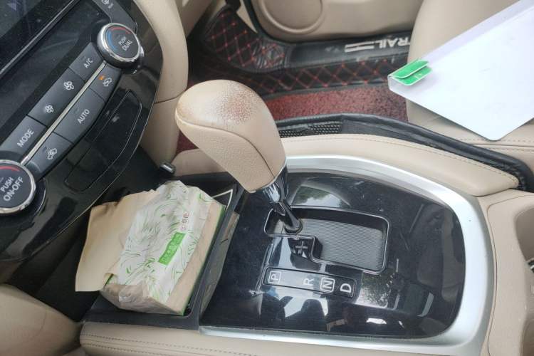 Used Nissan X-Trail 2014 2.0L CVT Comfort Edition 2WD Gear Lever