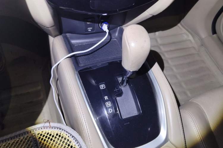 Used Nissan X-Trail 2014 2.0L CVT Comfort Edition 2WD Gear Lever