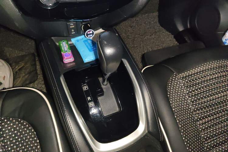 Used Nissan X-Trail 2014 2.5L CVT Luxury Edition 4WD Gear Lever