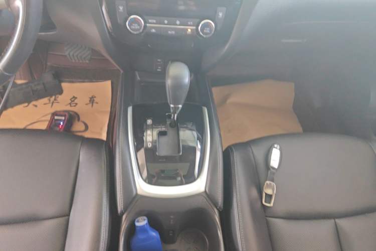 Used Nissan X-Trail 2014 2.0L CVT Comfort Edition 2WD Gear Lever