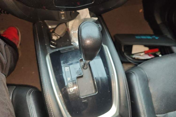 Used Nissan X-Trail 2014 2.5L CVT Luxury Edition 4WD Gear Lever