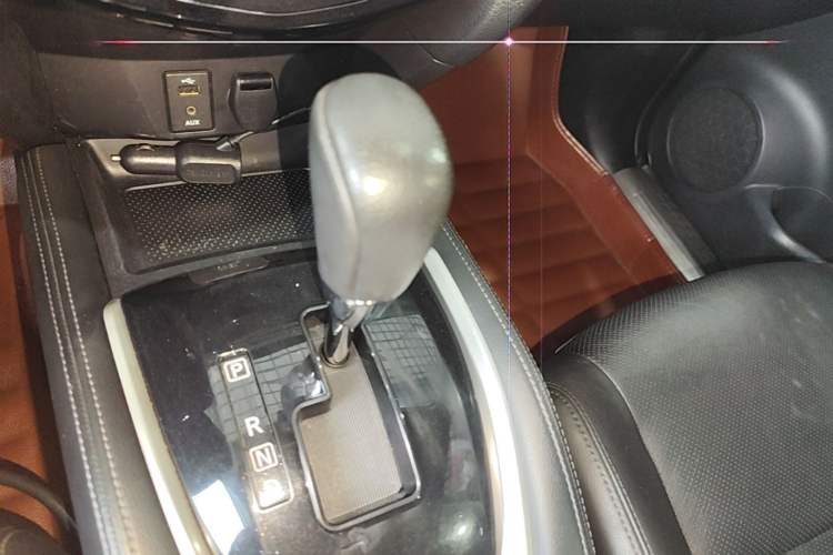 Used Nissan X-Trail 2014 2.0L CVT Smart Edition 2WD Gear Lever