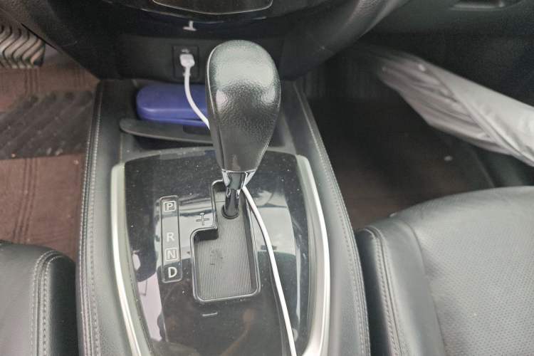 Used Nissan X-Trail 2014 2.5L CVT Luxury Edition 4WD Gear Lever