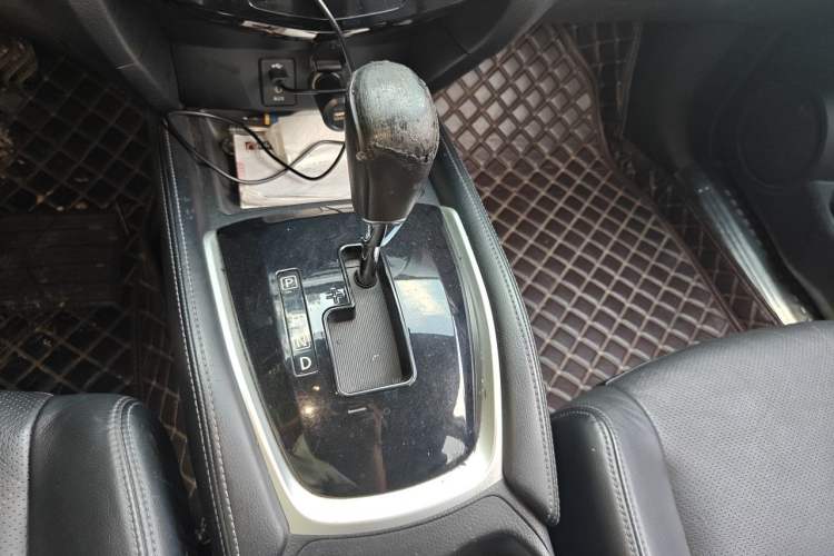 Used Nissan X-Trail 2014 2.5L CVT Ultimate Edition 4WD Gear Lever