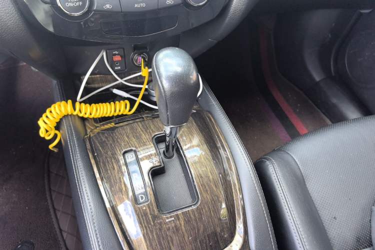 Used Nissan X-Trail 2014 2.0L CVT Comfort Edition 2WD Gear Lever