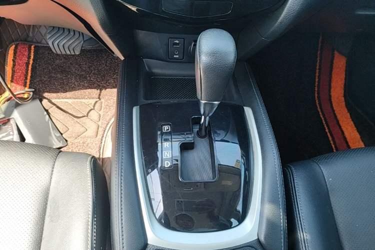 Used Nissan X-Trail 2014 2.0L CVT Comfort Edition 2WD Gear Lever