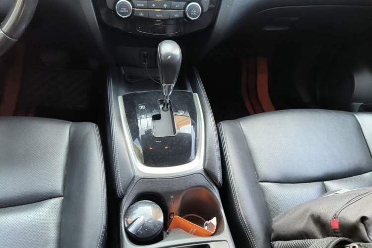 Used Nissan X-Trail 2014 2.0L CVT Comfort Edition 2WD Gear Lever