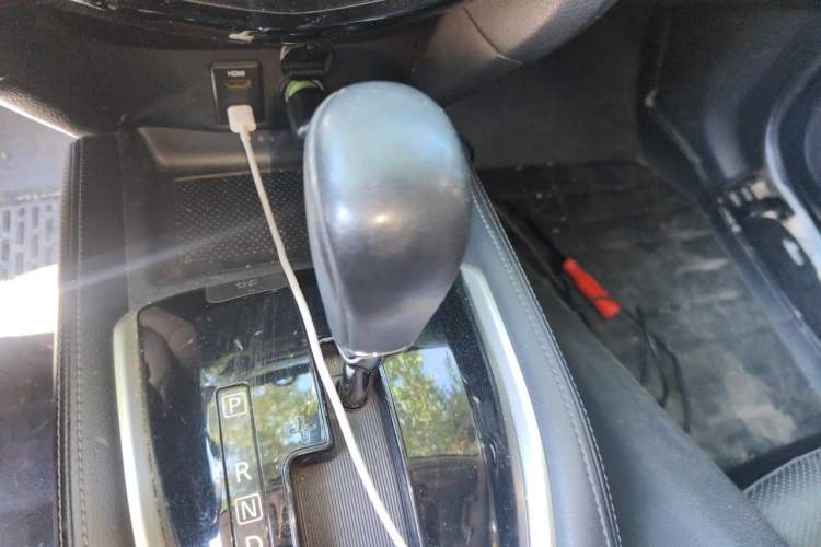 Used Nissan X-Trail 2014 2.0L CVT Comfort Edition 2WD Gear Lever