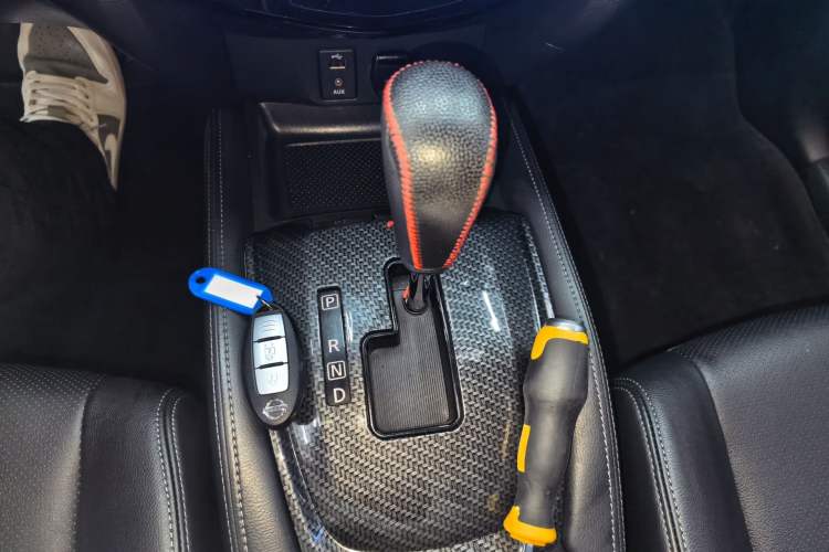 Used Nissan X-Trail 2014 2.0L CVT Comfort Edition 2WD Gear Lever