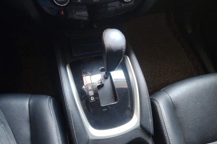 Used Nissan X-Trail 2014 2.0L CVT Comfort Edition 2WD Gear Lever