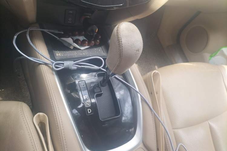 Used Nissan X-Trail 2014 2.0L CVT Comfort Edition 2WD Gear Lever