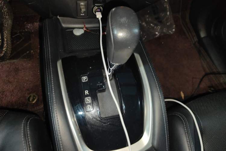 Used Nissan X-Trail 2014 2.0L CVT Comfort Edition 2WD Gear Lever