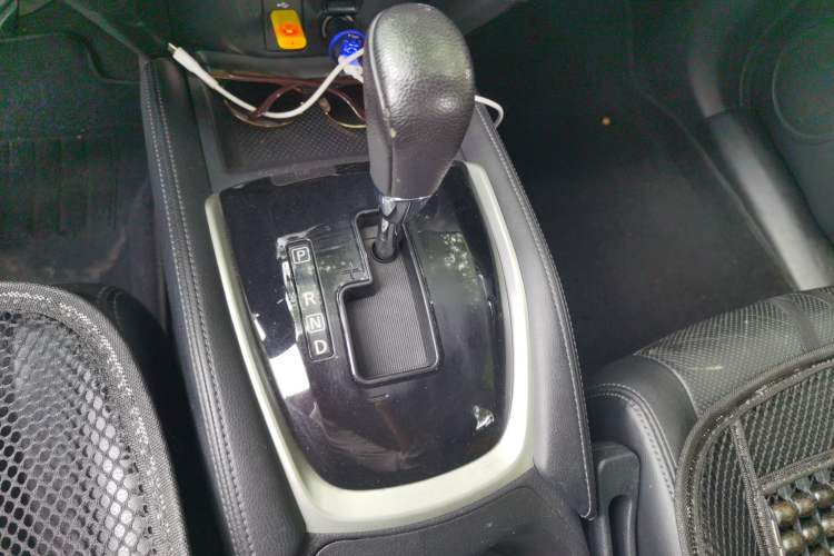 Used Nissan X-Trail 2014 2.0L CVT Comfort Edition 2WD Gear Lever