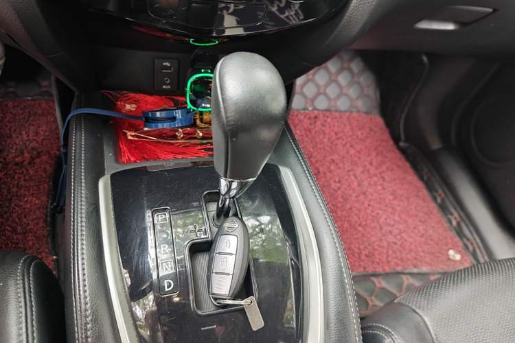 Used Nissan X-Trail 2014 2.0L CVT Comfort Edition 2WD Gear Lever