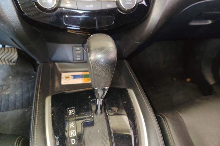 Used Nissan X-Trail 2014 2.0L CVT Comfort Edition 2WD Gear Lever