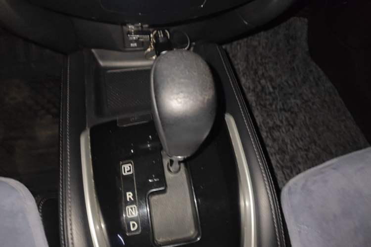 Used Nissan X-Trail 2014 2.0L CVT Comfort Edition 2WD Gear Lever