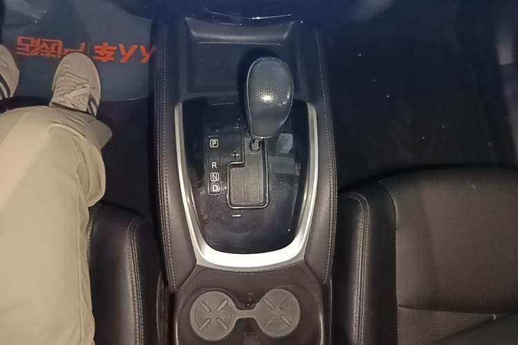 Used Nissan X-Trail 2014 2.0L CVT Comfort Edition 2WD Gear Lever