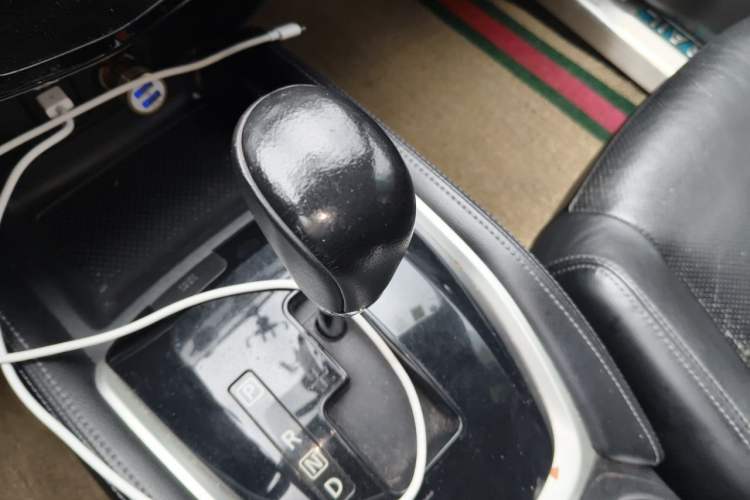 Used Nissan X-Trail 2014 2.5L CVT Ultimate Edition 4WD Gear Lever